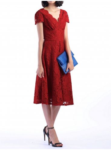 Jolie Moi Červené čipkované šaty